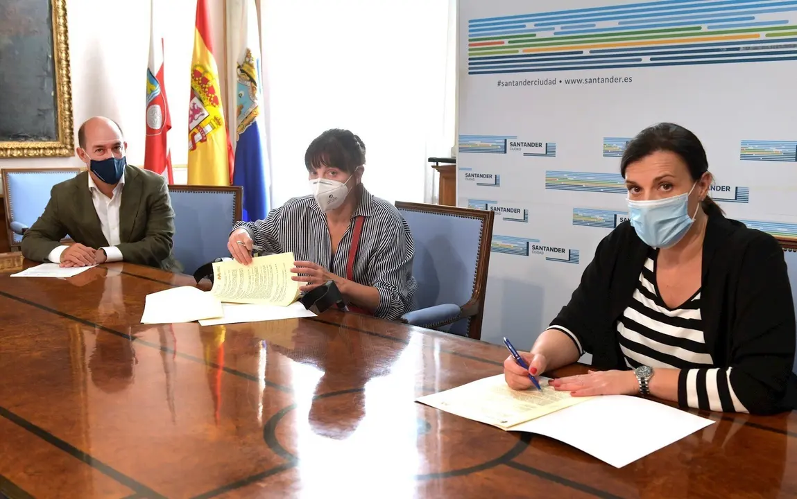 Nota De Prensa Y Foto Firma De Convenio Asociaci&oacute;n C&aacute;ntabra Esclerosis M&uacute;ltiple