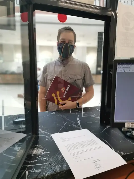 Diego Maga&ntilde;a registrando su dimisi&oacute;n