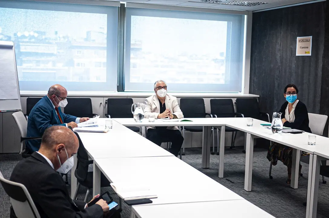 Conferencia General de Pol&iacute;tica Universitaria, con presencia de todas las CCAA y presidida por el ministro de Universidades, Manuel Castells, y con la asistencia del Secretario General de Universidades, Jos&eacute; Manuel Pingarr&oacute;n; y la Directora de Gabinete.