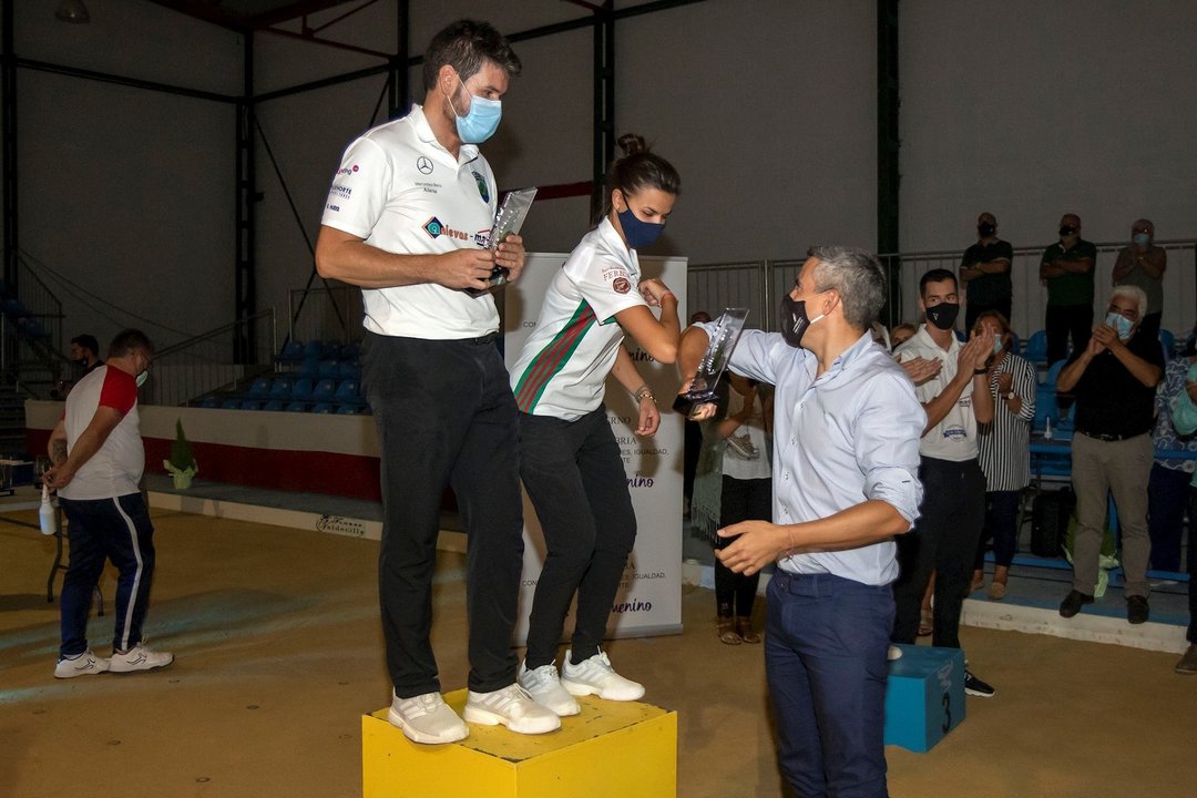 Andrea Gómez y Rubén Haya ganan el concurso de bolos de Orejo