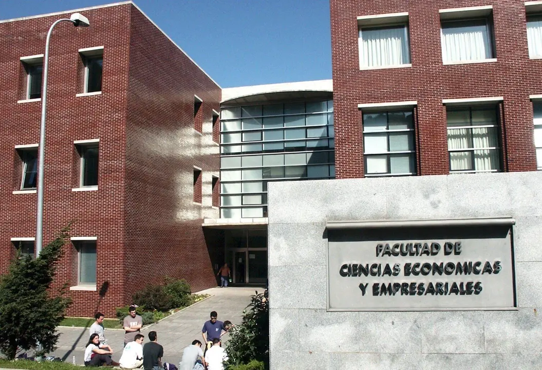 Facultad De Ciencias Econ&oacute;micas Y Empresariales