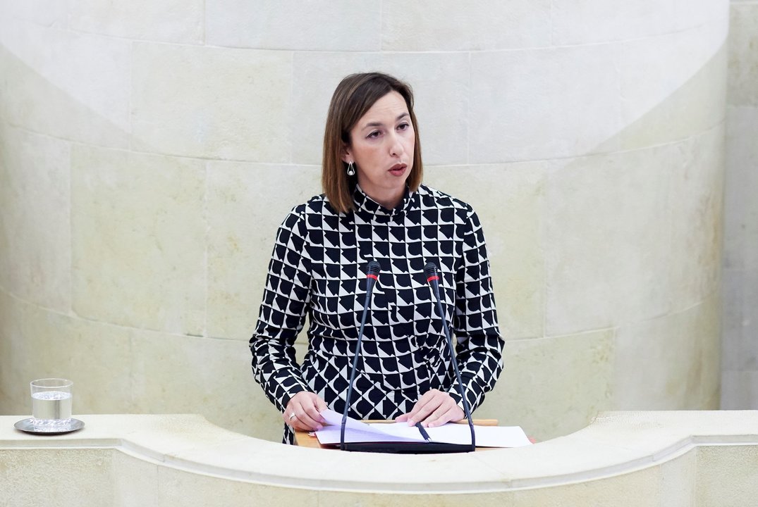 La consejera de Economía y Hacienda de Cantabria, María Sánchez, en el Parlamento. Archivo