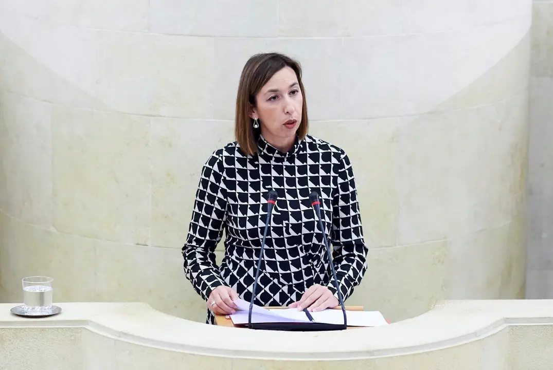 La consejera de Econom&iacute;a y Hacienda de Cantabria, Mar&iacute;a S&aacute;nchez, en el Parlamento. Archivo