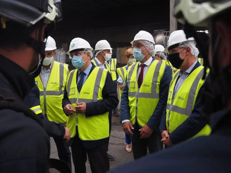 Luis Planas, acompa&ntilde;ado por el director general de Cobadu, Rafael S&aacute;nchez Olea; el subdelegado del Gobierno en Zamora, &Aacute;ngel Blanco; el delegado del Gobierno en Castilla y Le&oacute;n, Javier Izquierdo; y el diputado del PSOE por Zamora, Antidio Fag&uacute;ndez.