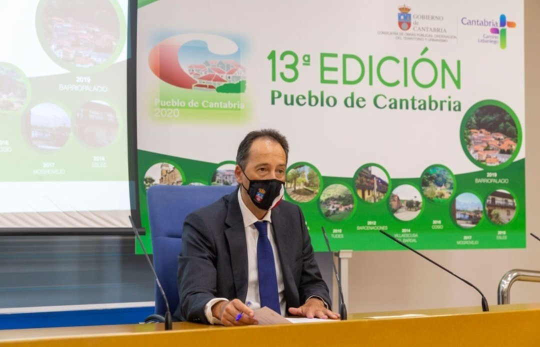 El consejero de Obras Públicas, José Luis Gochicoa, en su primera comparecencia pública tras sufrir el accidente