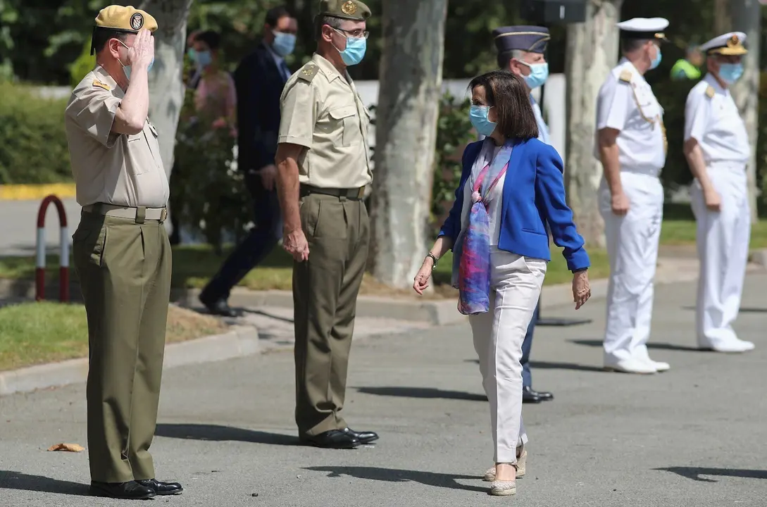 La ministra de Defensa, Margarita Robles, durante el acto de clausura y reconocimiento de la operaci&oacute;n 'Balmis', en la Base de Retamares, Pozuelo de Alarc&oacute;n, Madrid (Espa&ntilde;a).