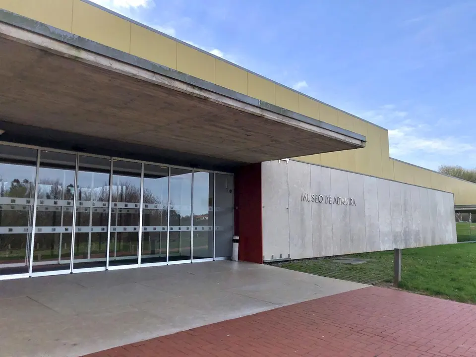 Entrada y acceso al Museo de Altamira