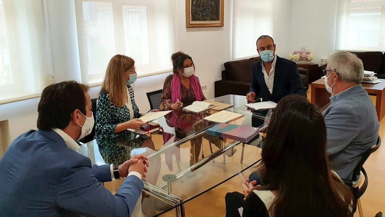 Reuni&oacute;n entre la UC y el Ayuntamiento de Torrelavega