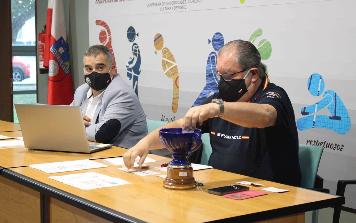 Reunión entre la Federación Cántabra de Balonmano y los clubes para acordar condiciones y fechas de inicio de las competiciones senior