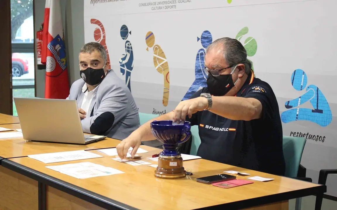 Reuni&oacute;n entre la Federaci&oacute;n C&aacute;ntabra de Balonmano y los clubes para acordar condiciones y fechas de inicio de las competiciones senior