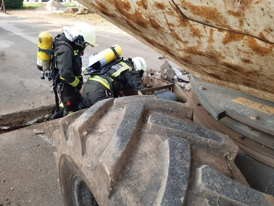 Los bomberos act&uacute;an en una fuga de gas en Los Corrales de Buelna
