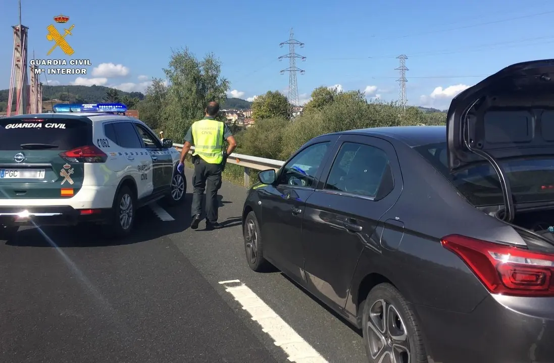 Operativo de la Guardia Civil por l hurto de Castro Urdiales