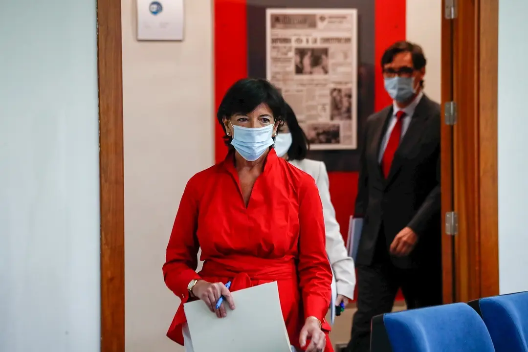 La ministra de Educaci&oacute;n y Formaci&oacute;n Profesional, Isabel Cela&aacute;, la ministra de Pol&iacute;tica Territorial y Funci&oacute;n P&uacute;blica, Carolina Darias, y el ministro de Sanidad, Salvador Illa, a su llegada a la sala de prensa de la Moncloa