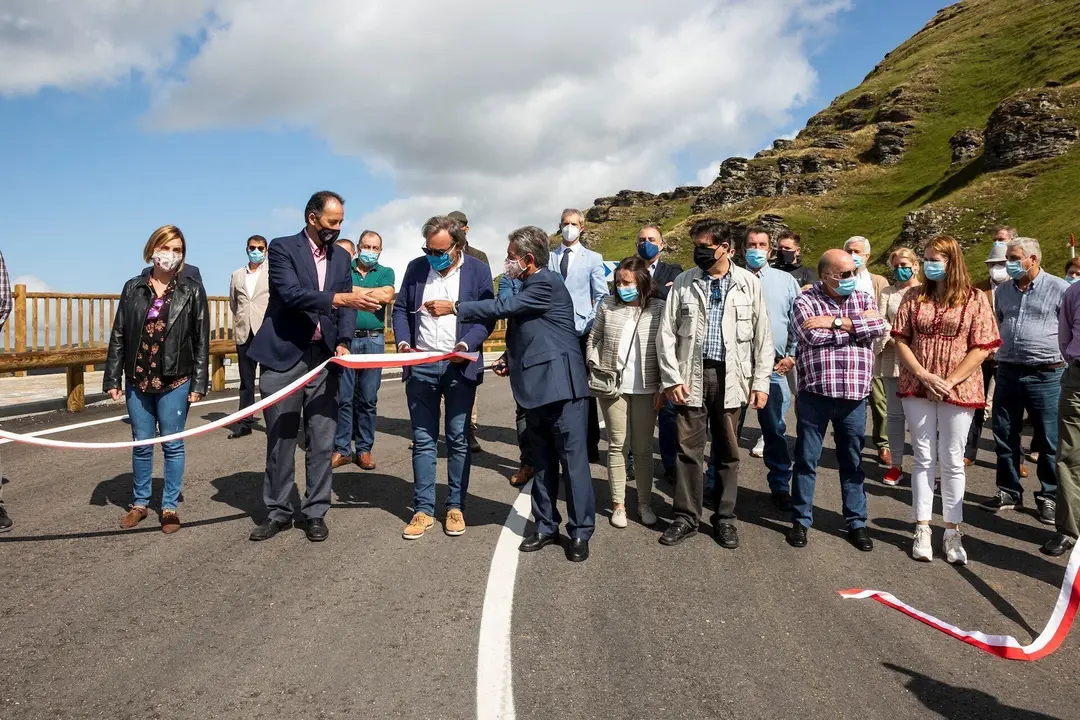 Inauguraci&oacute;n de la carretera entre Vega de Pas y Estacas de Trueba