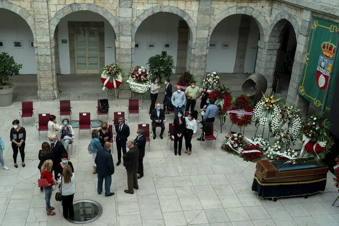 Capilla ardiente de Jaime Blanco en el Parlamento de Cantabria