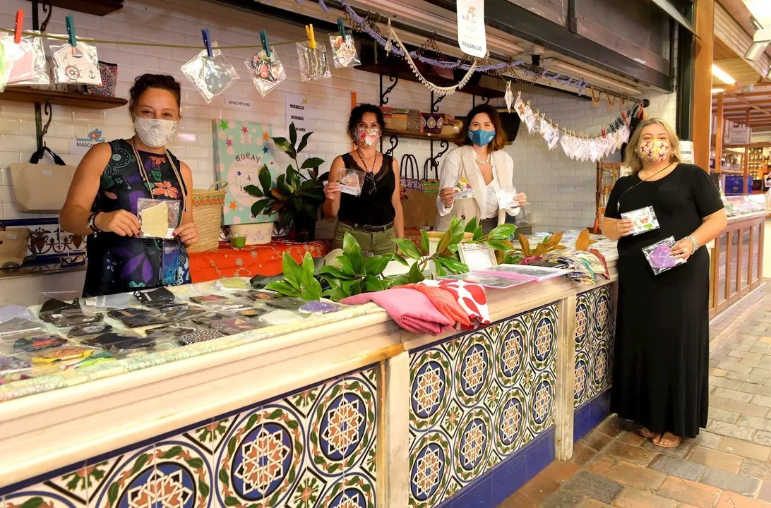 Puesto venta de mascarillas en Mercado de la Esperanza