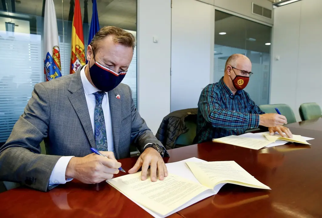 Gobierno Y Red C&aacute;ntabra De Desarrollo Rural Renuevan Su Colaboraci&oacute;n Para Fomentar El Programa Naturea (Nota Y Foto)