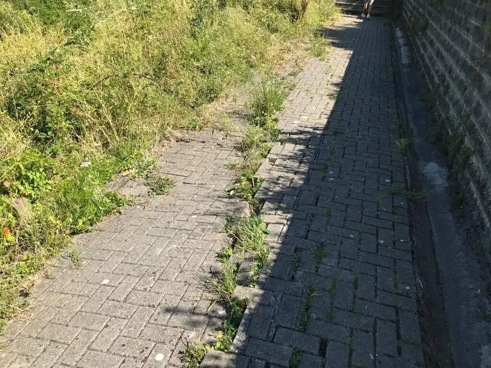 Camino subida a la Atalaya con grieta