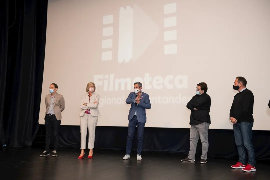 El vicepresidente, Pablo Zuloaga, y la consejera de Educaci&oacute;n, Marina Lomb&oacute;, presenta el documental de Richard Zubelzu &ldquo;Mixtape'