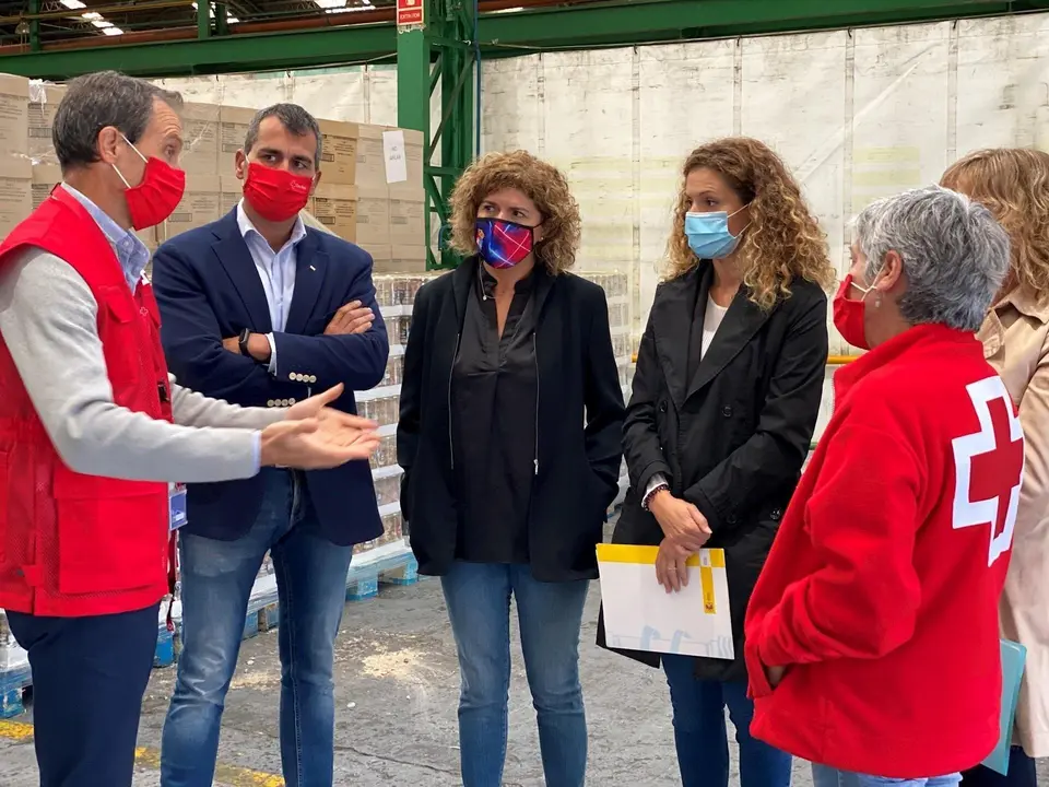 Recepci&oacute;n de alimentos del programa de ayuda alimentaria del MAPA en el almac&eacute;n de Cruz Roja en Heras