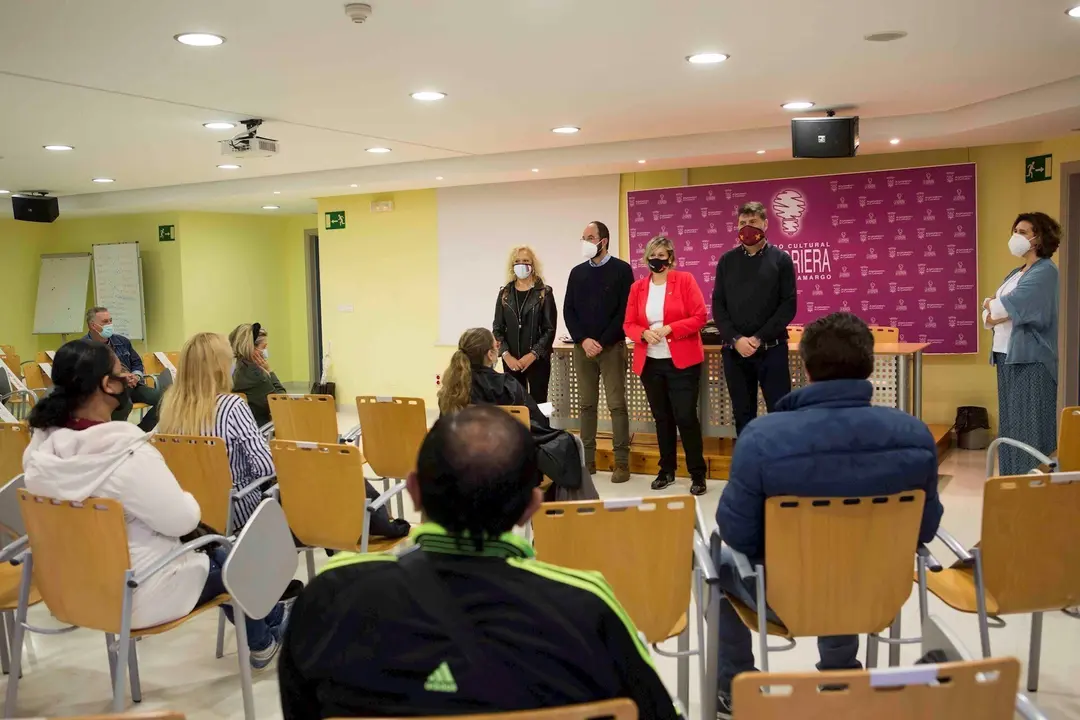 El Ayuntamiento de Camargo da la bienvenida a 43 desempleados que se incorporan a la plantilla municipal