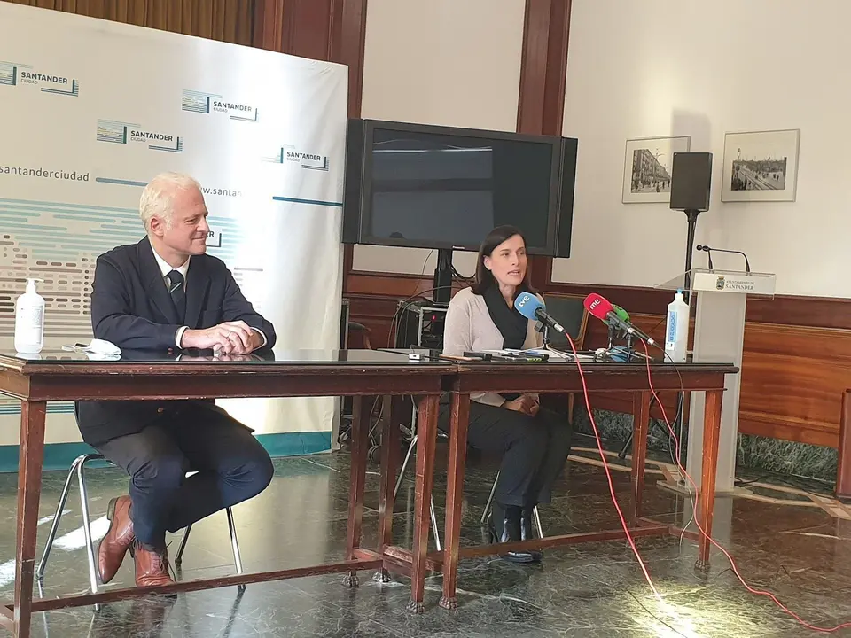 Los alcaldes de Logro&ntilde;o, Pablo Hermoso de Mendoza, y Santander, Gema Igual