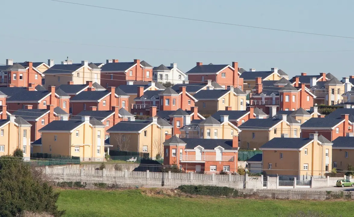 Casas, chalets, viviendas. Pueblo. Camargo. Cantabria. 