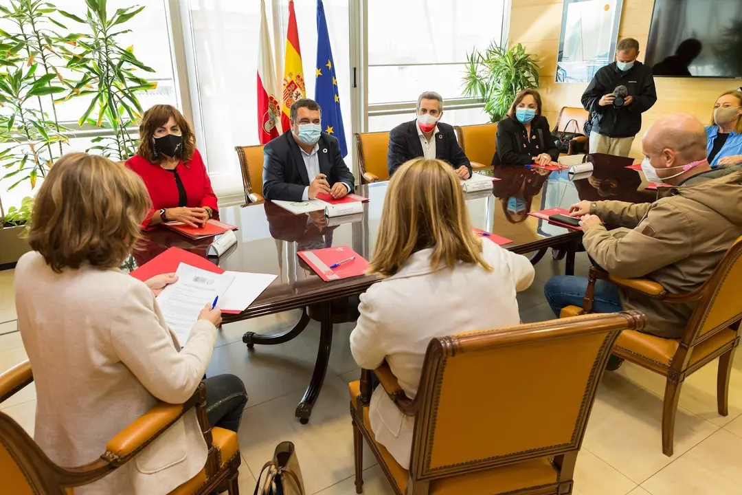 Reuni&oacute;n del Gobierno de Cantabria con el Alto Comisionado para la Lucha contra la Pobreza del Gobierno central y entidades del tercer sector