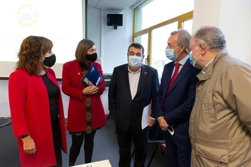 Las consejeras Ana Bel&eacute;n &Aacute;lvarez y Paula Fern&aacute;ndez en el curso