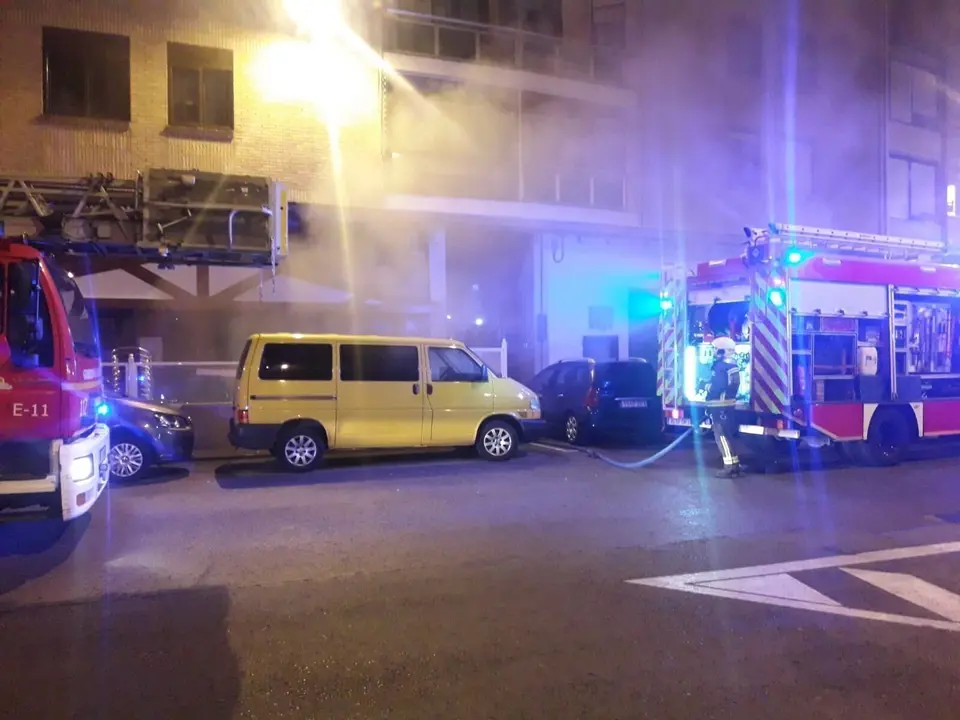 Los bomberos en el lugar del incendio