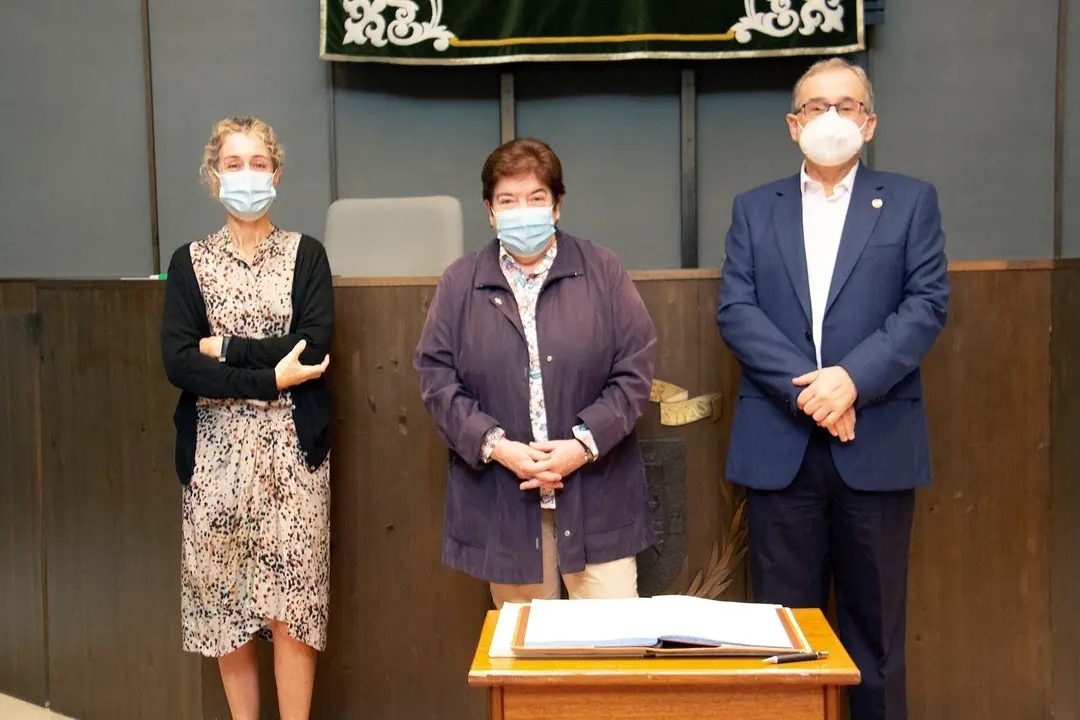 Nota Uc Toma Posesi&oacute;n Directora Matem&aacute;tica Aplicada