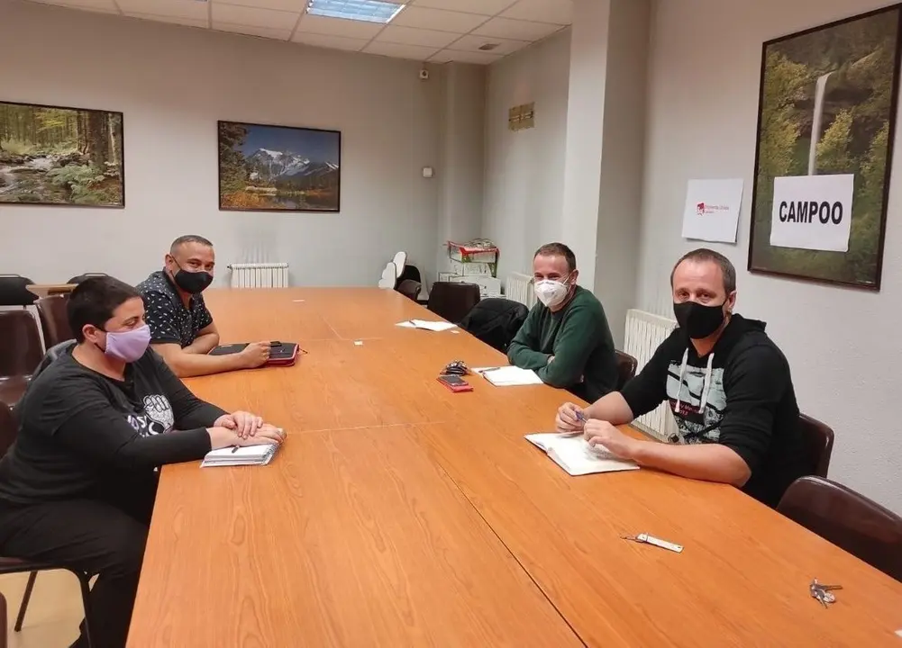 Reuni&oacute;n de representantes de IU y del comit&eacute; de empresa de la planta de Sidenor de Reinosa