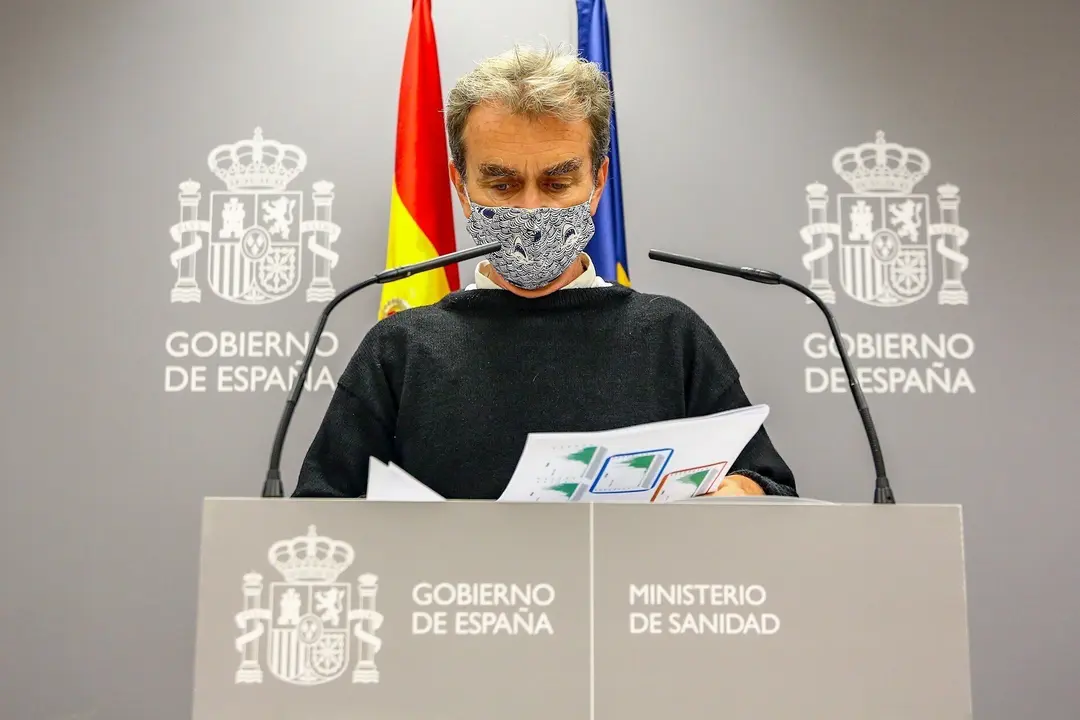 El director del Centro de Coordinaci&oacute;n de Alertas y Emergencias Sanitarias (CCAES), Fernando Sim&oacute;n, comparece en rueda de prensa en el Ministerio de Sanidad, para informar de la evoluci&oacute;n de la pandemia, en Madrid (Espa&ntilde;a), a 8 de octubre de 2020.
