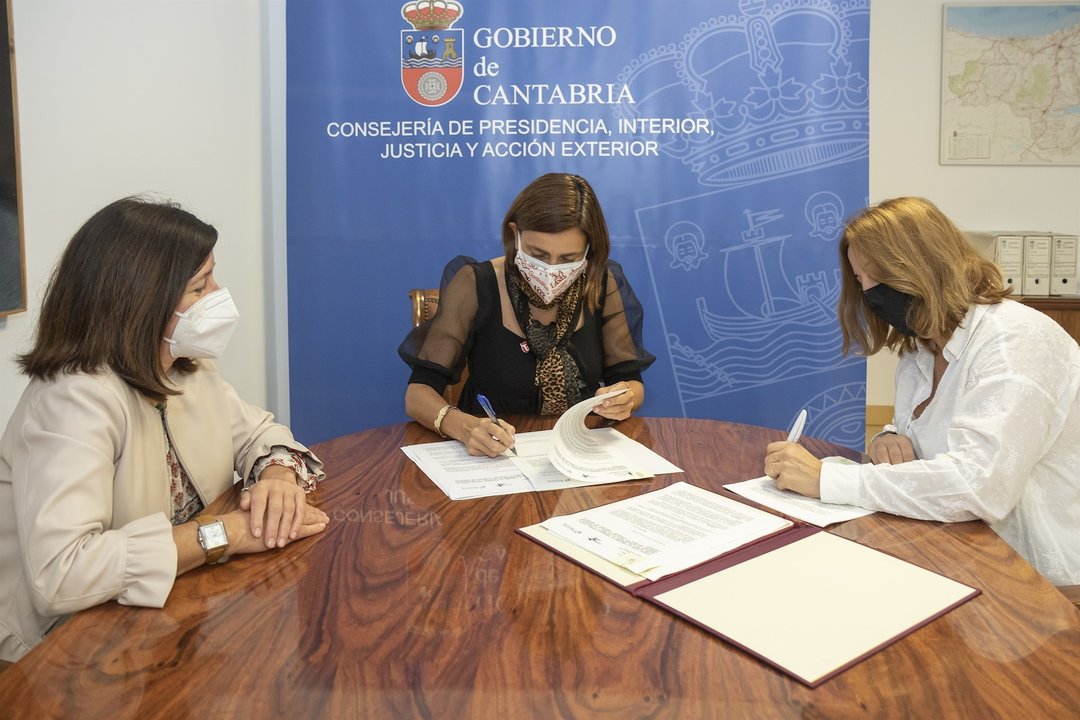 Firma convenio Gobierno con Asociación de Periodistas