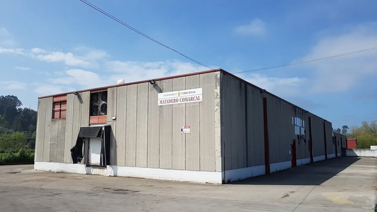 El Matadero Municipal de Torrelavega reabre hoy la l&iacute;nea de porcino