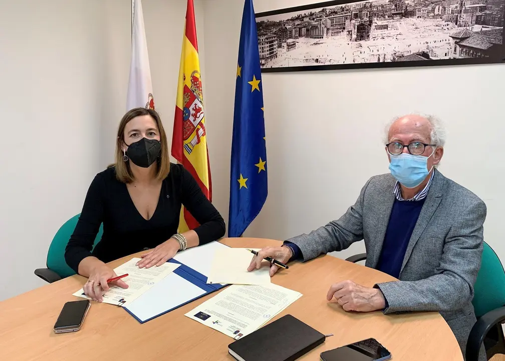 Firma del convenio de colaboraci&oacute;n entre la Consejer&iacute;a de Econom&iacute;a y la Casa de Europa