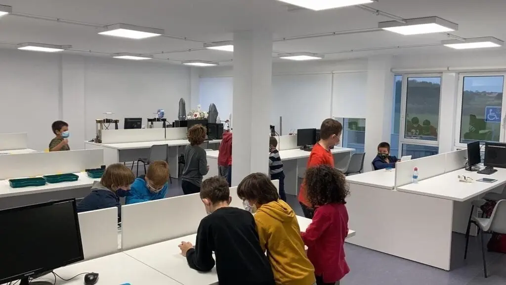 Escuela de rob&oacute;tica de Bezana