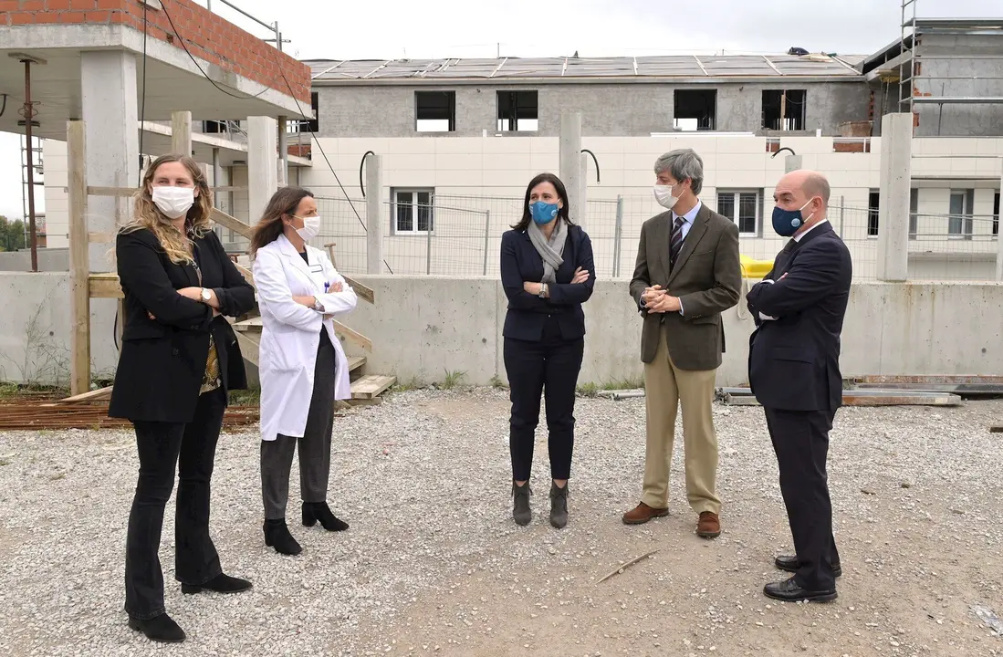 La alcaldesa visita las obras en el Centro Hospitalario Padre Menni