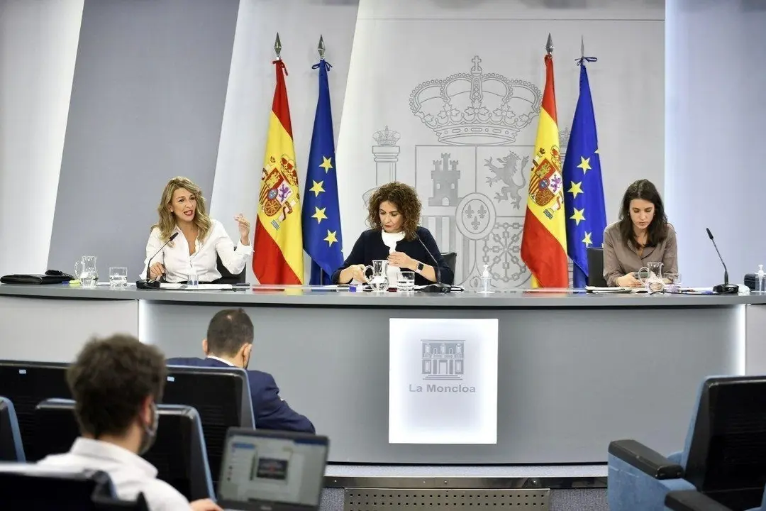 El Consejo de Ministros ha aprobado este martes dos leyes que buscan reducir la brecha salarial de g&eacute;nero en las empresas espa&ntilde;olas presentada por la ministra de Trabajo y Econom&iacute;a Social, Yolanda D&iacute;az, y la ministra de Igualdad, Irene Montero