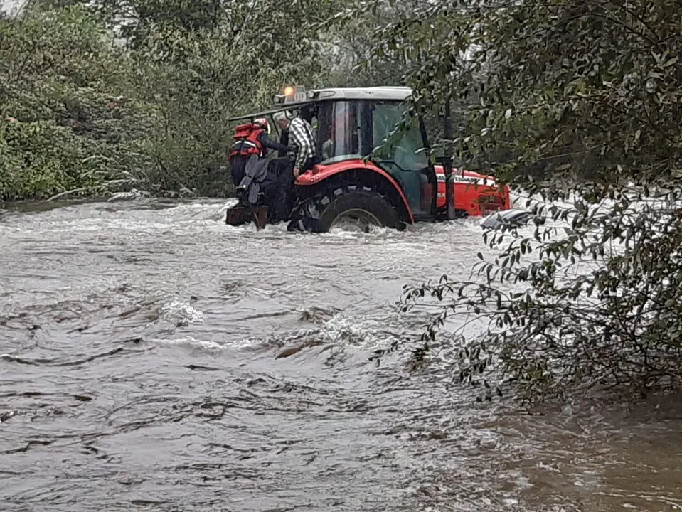 Tractor r&iacute;o
