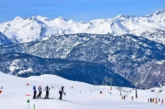 Imagen de la estaci&oacute;n de esqu&iacute; de Baqueira Beret
