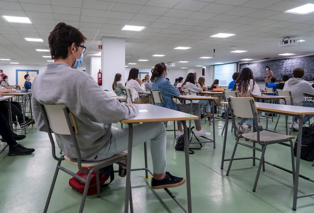 Alumnos del primer curso de la Escuela de Ingenieros de Sevilla en las aulas habilitadas donde se cumple todas las medidas por el Covid-19. Sevilla a 28  de septiembre 2020
