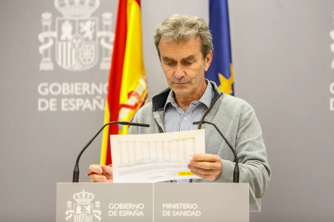 El director del Centro de Coordinaci&oacute;n de Alertas y Emergencias Sanitarias (CCAES), Fernando Sim&oacute;n, comparece en rueda de prensa en el Ministerio de Sanidad para informar de la evoluci&oacute;n de la pandemia, en Madrid (Espa&ntilde;a), a 15 de octubre de 2020.