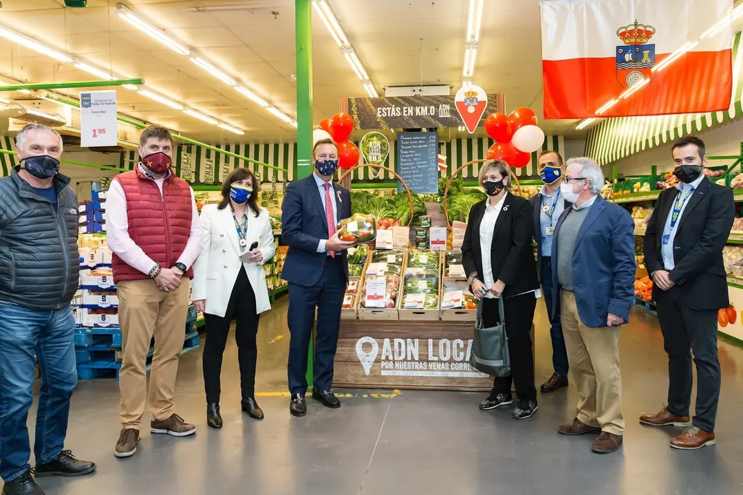 El consejero de Desarrollo Rural, Guillermo Blanco, en Makro