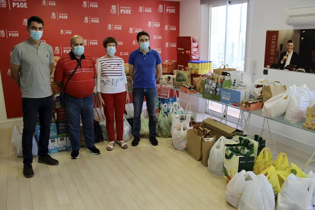 Fotograf&iacute;a De Archico De La Recogida Solidaria De Alimentos Organizada Por El PSOE De Santander En El Mes De Junio