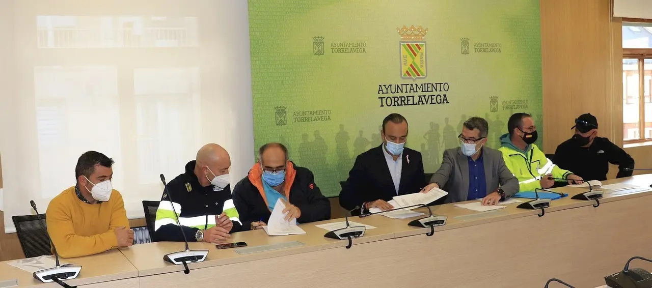 Firma convenio Aguas Torrelavega