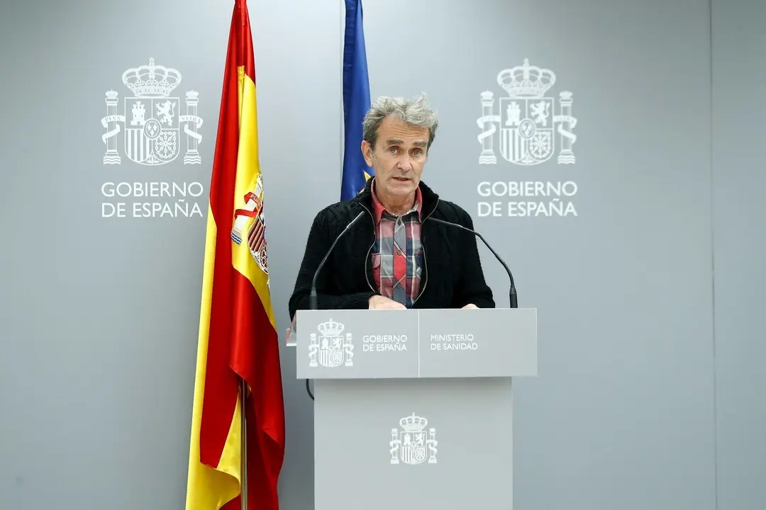 El director del Centro de Coordinaci&oacute;n de Alertas y Emergencias Sanitarias (CCAES), Fernando Sim&oacute;n, comparece en rueda de prensa en el Ministerio de Sanidad para informar de la evoluci&oacute;n de la pandemia, en Madrid (Espa&ntilde;a), a 19 de octubre de 2020.