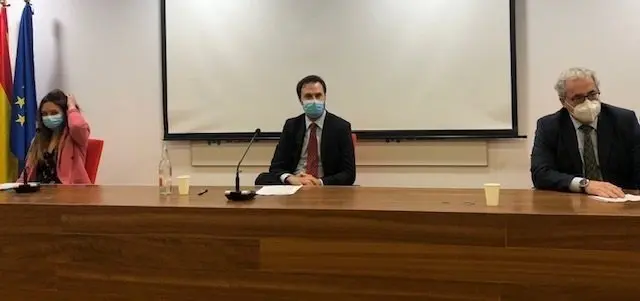 Rueda de prensa del Sindicato M&eacute;dico de Cantabria, el Colegio de M&eacute;dicos, la Asociaci&oacute;n de MIRes de Cantabria y el Consejo de Estudiantes de Medicina de apoyo a la huelga del d&iacute;a 27