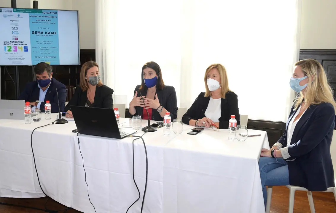 La alcaldesa de Santander, Gema Igual, en el foro empresarial
