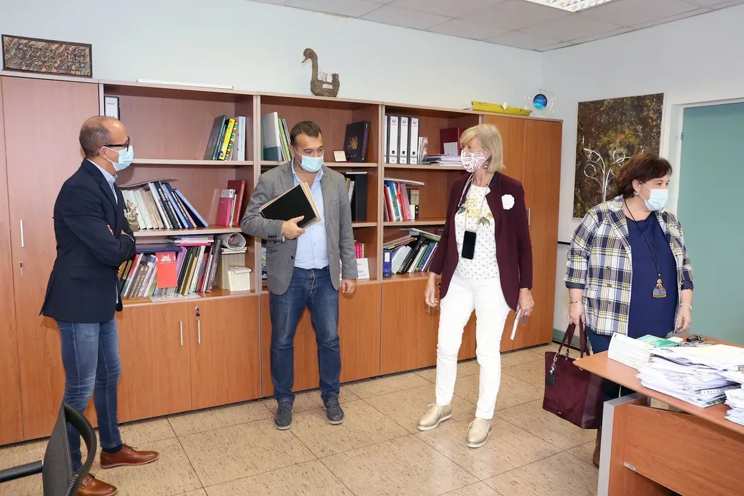 Reuni&oacute;n entre la consejera de Educaci&oacute;n y el alcalde de Marina de Cudeyo